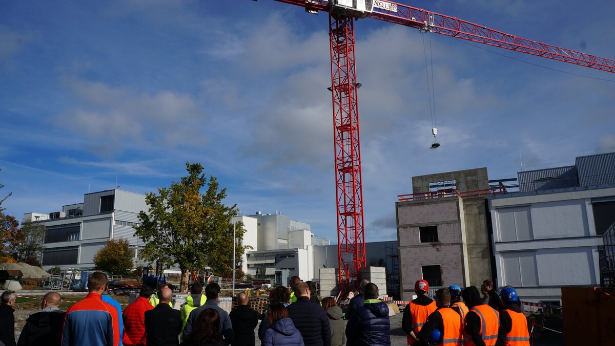 Toppingout ceremony at Bayer in Weimar
